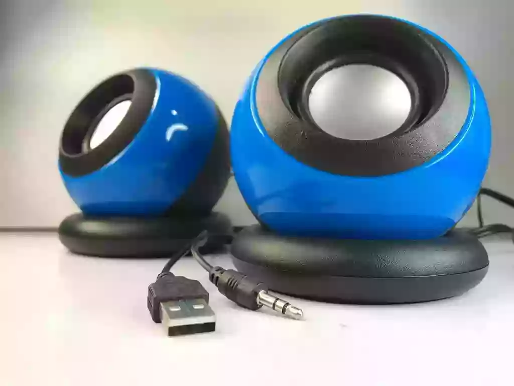 SMALL USB SPEAKERS FOR LAPTOP AND DESKTOP COMPUTERS